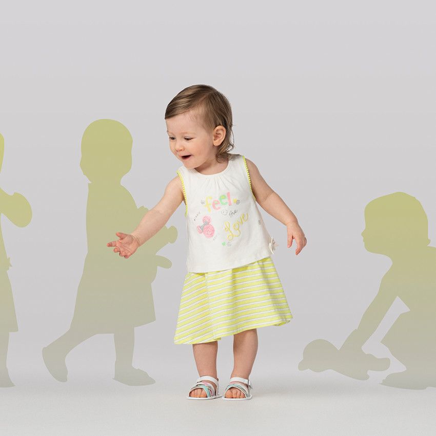 Vuncio Ensemble Ete Bebe Fille Robe Sans Manches et Cardigan à Volants Vêtements Bébé Fille Chic pas Cher Fashion Confortable Mignon Anniversaire Soirée Casual Vacances 6-36 mois (Red, 6-9 Months Vuncio Ensemble Ete Bebe Fille Robe Sans Manches et Cardigan à Volants Vêtements Bébé Fille Chic pas Cher Fashion Confortable Mignon Anniversaire Soirée Casual Vacances 6-36 mois (Red, 6-9 Months